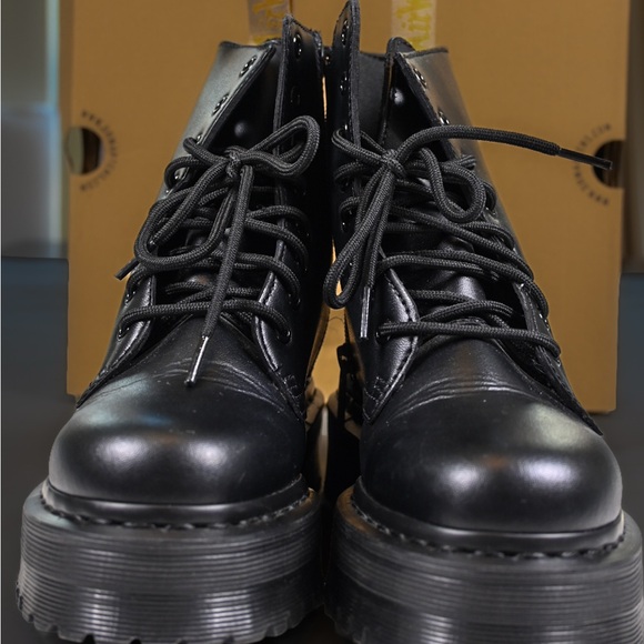 Dr. Martens Black Leather Lace-Up Lug Boots with Side Zip - V Jadon II Mono - Picture 3 of 9